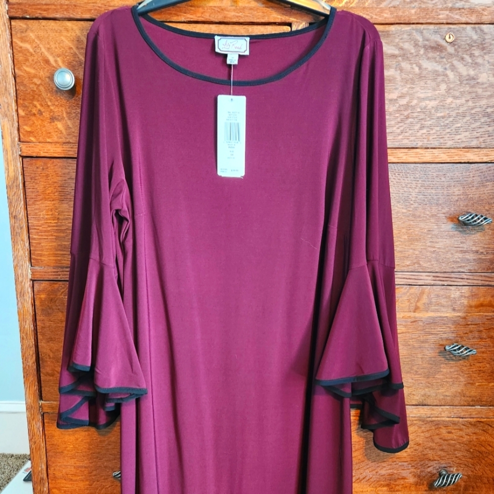 Dress with Bell sleeves and piping detail